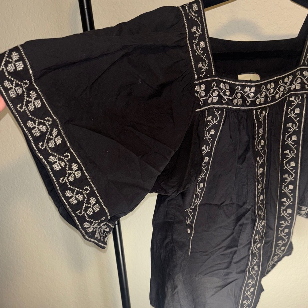 Tuckernuck Embroidered Bouquet Alea Blouse - Picture 4 of 5